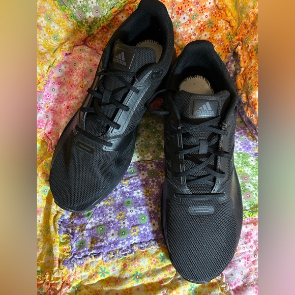 Super nice pair of men’s Adidas NWOB Sz 13 Black Athletic Shoes - Picture 1 of 8